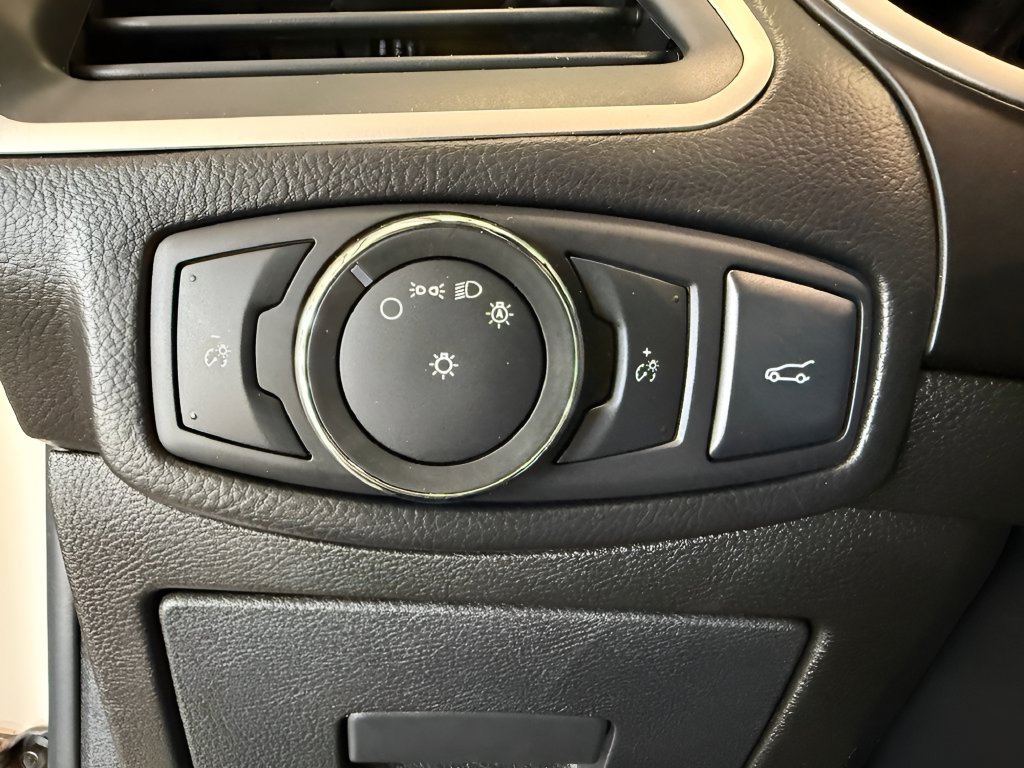 Used 2016 Ford Edge SEL w/ Equipment Group 201A AWD/4WD image 18