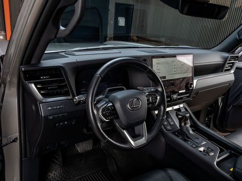 Used 2024 Lexus GX 550 w/ Accessory Package (Z1) AWD/4WD image 17