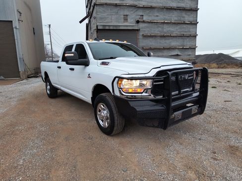Used 2024 RAM 2500 Tradesman w/ Chrome Appearance Group image 2