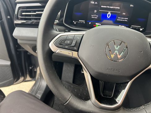 Used 2025 Volkswagen Jetta SE w/ Sunroof Package FWD image 17