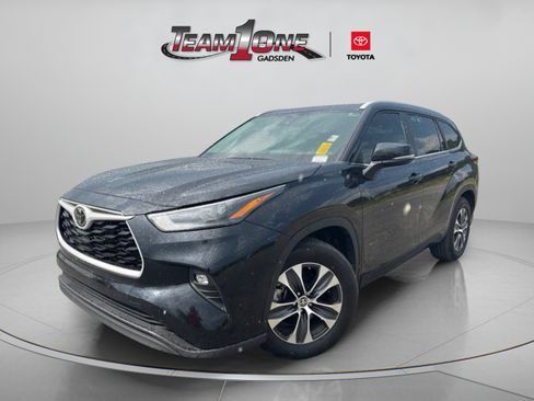 Used 2024 Toyota Highlander XLE FWD image 6