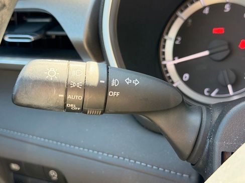 Used 2024 Toyota Highlander XLE AWD/4WD image 28