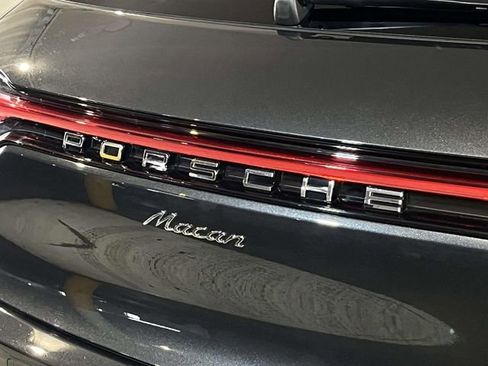 Certified 2024 Porsche Macan image 11