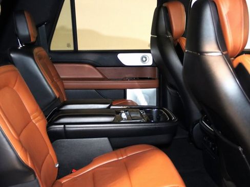 Used 2020 Lincoln Navigator L Reserve w/ Luxury Package image 69