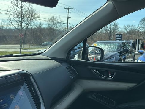 Used 2022 Subaru Ascent Limited image 23