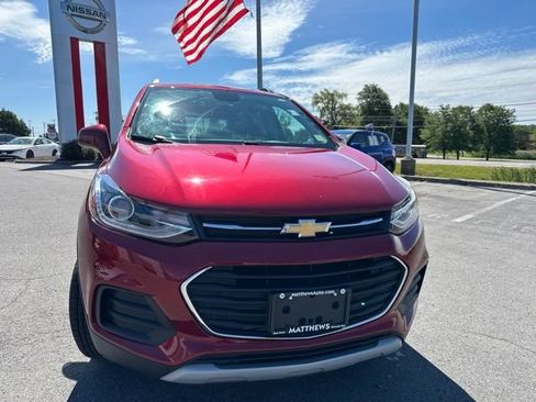Used 2020 Chevrolet Trax LT w/ Driver Confidence Package AWD/4WD image 9