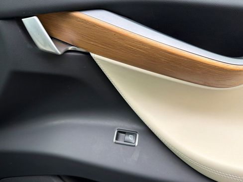 Used 2020 Tesla Model X Long Range image 21