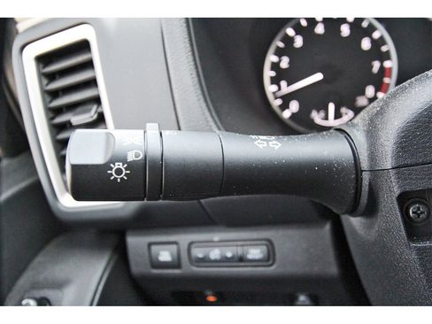 Used 2024 Nissan Frontier SV w/ SV Convenience Package image 11