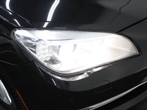 Used 2014 BMW 740i image 28