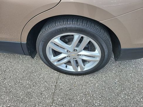 Used 2018 Chevrolet Equinox Premier FWD image 11