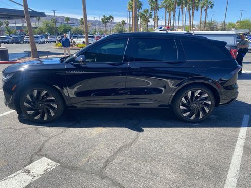 Used 2024 Lincoln Nautilus Reserve w/ Equipment Group 203A AWD/4WD image 8