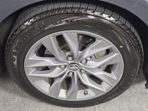 Used 2019 Toyota Avalon XLE image 10