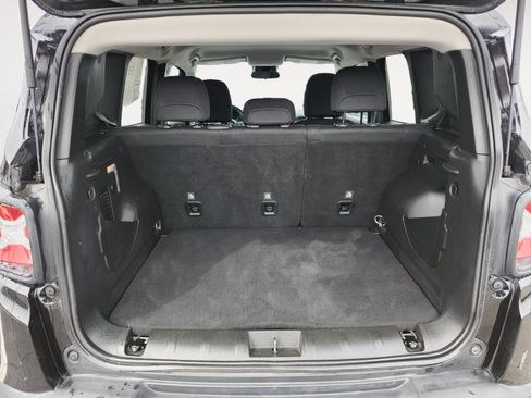 Used 2020 Jeep Renegade Latitude FWD image 19