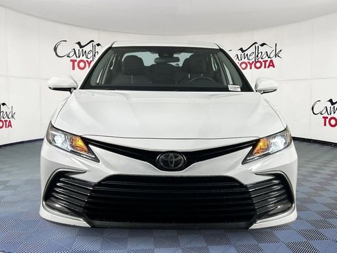 Used 2021 Toyota Camry LE image 3