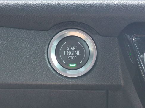 Used 2024 Chevrolet Traverse LT w/ Midnight/Sport Edition FWD image 28