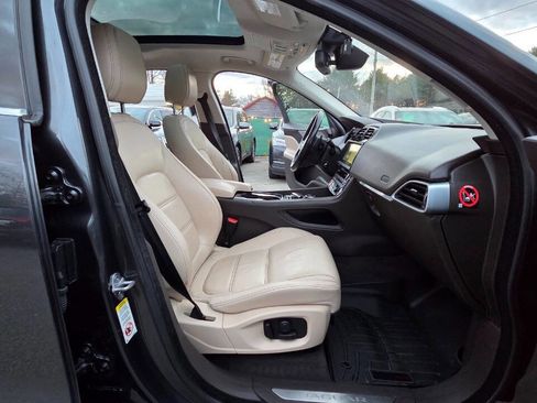 Used 2017 Jaguar F-PACE Prestige image 51