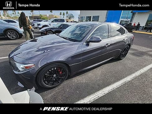 Used 2017 Alfa Romeo Giulia image 1