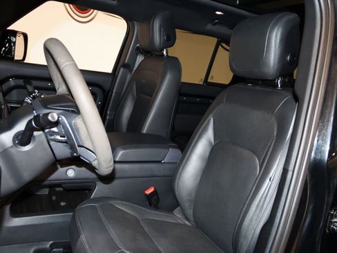 Used 2023 Land Rover Defender 110 V8 AWD/4WD image 35