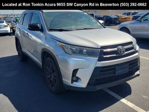 Used 2019 Toyota Highlander SE image 1
