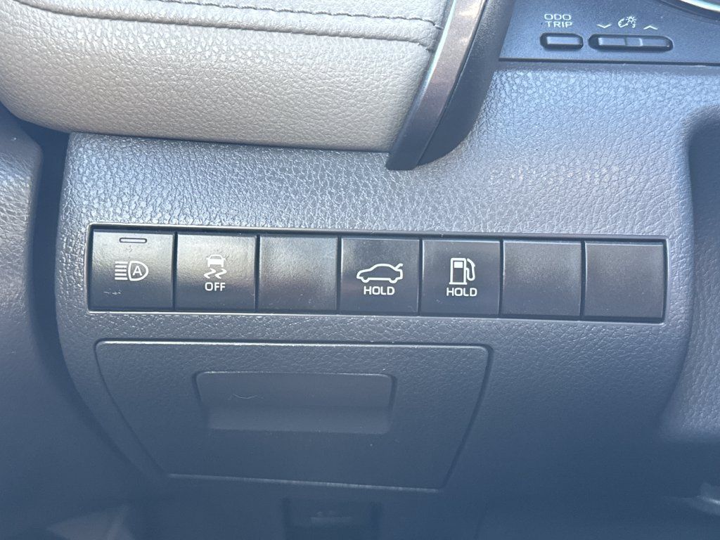 Used 2019 Toyota Camry LE FWD image 30