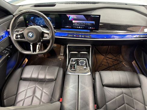 Used 2024 BMW i7 xDrive60 w/ Executive Package AWD/4WD image 28