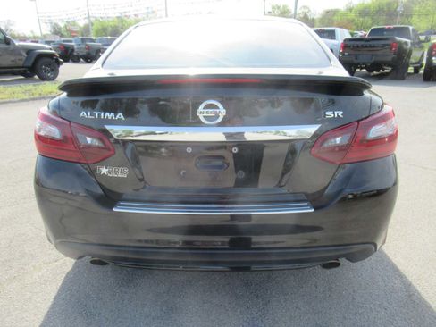 Used 2017 Nissan Altima 2.5 SR w/ Midnight Edition Package image 4
