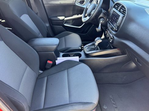 Used 2024 Kia Soul LX w/ Option Group 015 FWD image 12