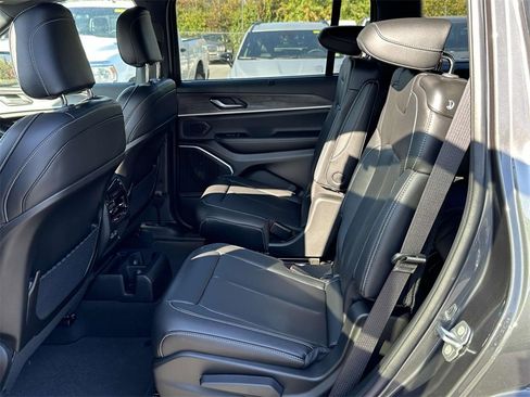 New 2025 Jeep Grand Cherokee L Limited w/ Luxury Tech Group II image 11