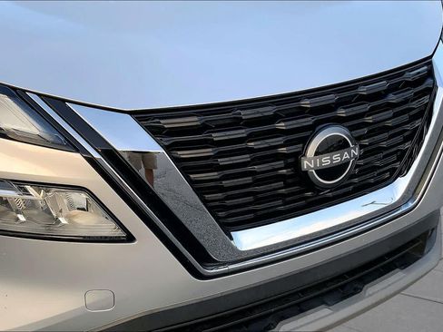 Used 2022 Nissan Rogue SV FWD image 27