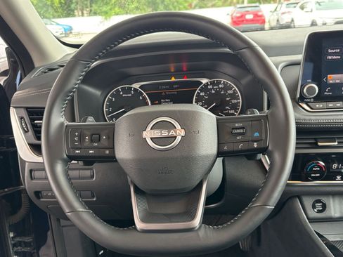Used 2025 Nissan Rogue SV FWD image 30