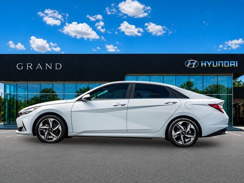 Used 2023 Hyundai Elantra Limited w/ Cargo Package FWD image 3