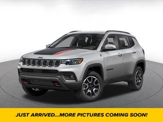 Used 2025 Jeep Compass Trailhawk AWD/4WD video 1