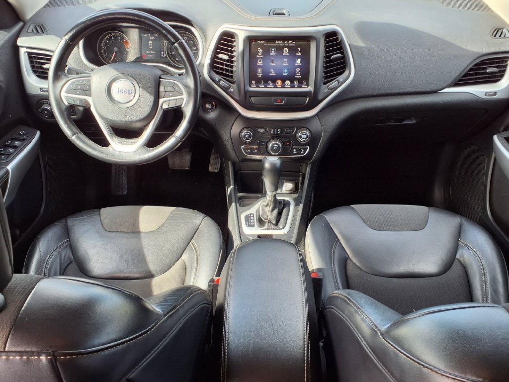 Used 2018 Jeep Cherokee Latitude Plus FWD image 10