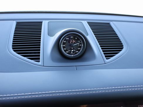 New 2026 Porsche Macan image 23