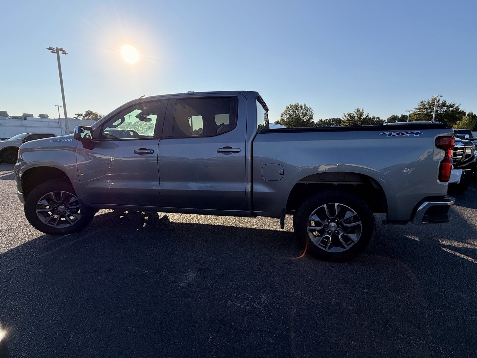 Used 2025 Chevrolet Silverado 1500 LT AWD/4WD image 9