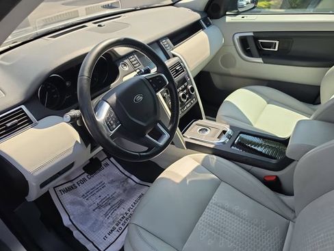 Used 2018 Land Rover Discovery Sport SE AWD/4WD image 17