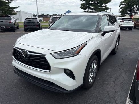Used 2021 Toyota Highlander Limited AWD/4WD image 3