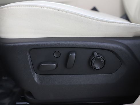 Used 2021 Buick Envision Avenir w/ Technology Package II image 29