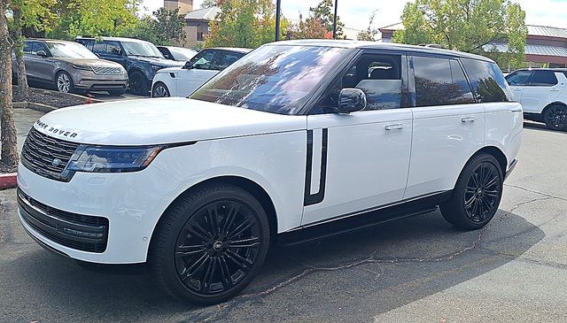 Used 2023 Land Rover Range Rover Autobiography AWD/4WD image 1