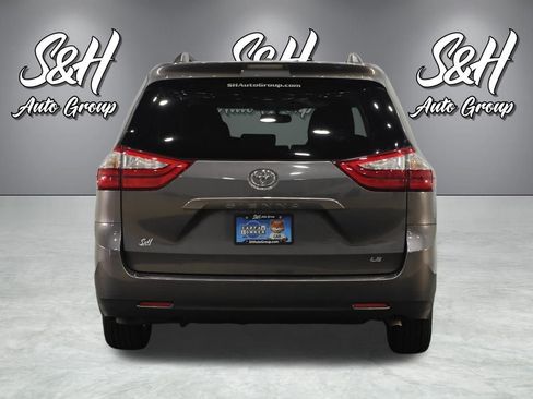 Used 2015 Toyota Sienna LE image 16