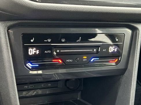 Certified 2022 Volkswagen Tiguan SE image 20