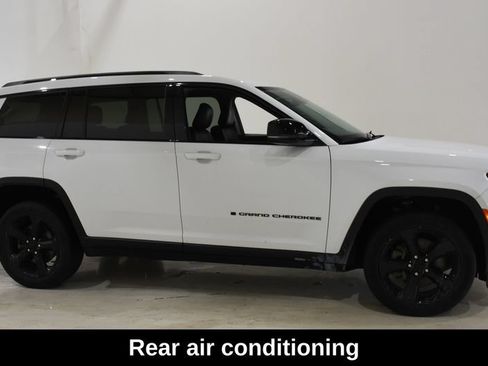 Used 2022 Jeep Grand Cherokee L Limited w/ Black Appearance Package AWD/4WD image 3