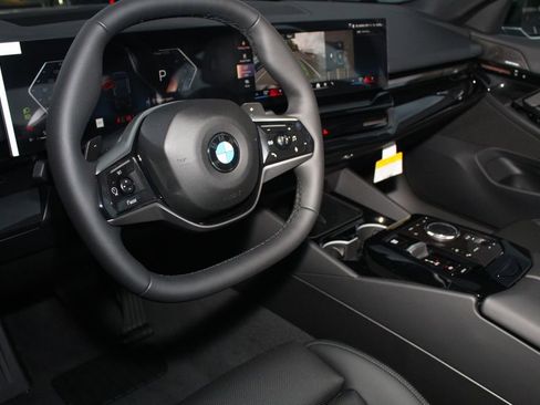 Used 2026 BMW 530i xDrive w/ Premium Package AWD/4WD image 13