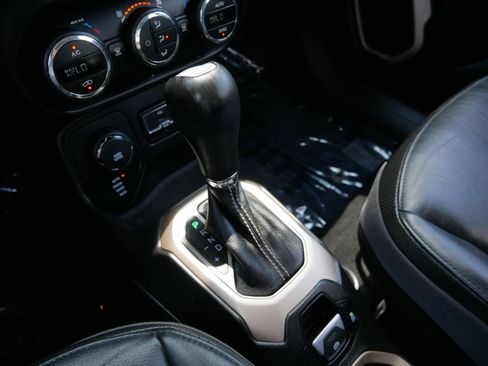 Used 2015 Jeep Renegade Limited w/ Safety & Security Group I AWD/4WD image 24