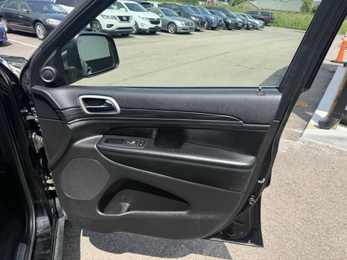 Used 2019 Jeep Grand Cherokee Limited w/ Luxury Group II AWD/4WD image 13