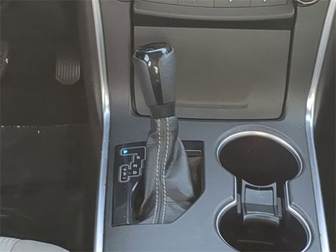 Used 2017 Toyota Camry SE image 18