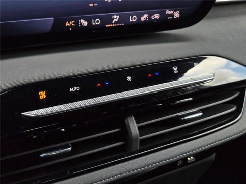 Used 2025 Buick Enclave Preferred FWD image 20