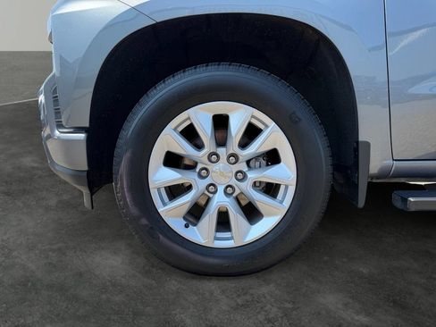 Used 2020 Chevrolet Silverado 1500 Custom w/ Custom Value Package AWD/4WD image 4