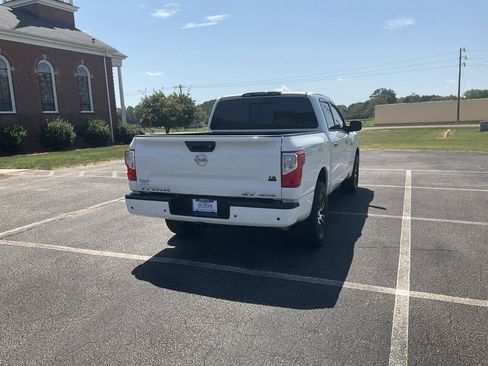 Used 2021 Nissan Titan SV AWD/4WD image 7