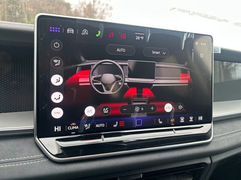 New 2026 Volkswagen Tiguan SE image 11